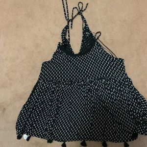 Black and white string tank